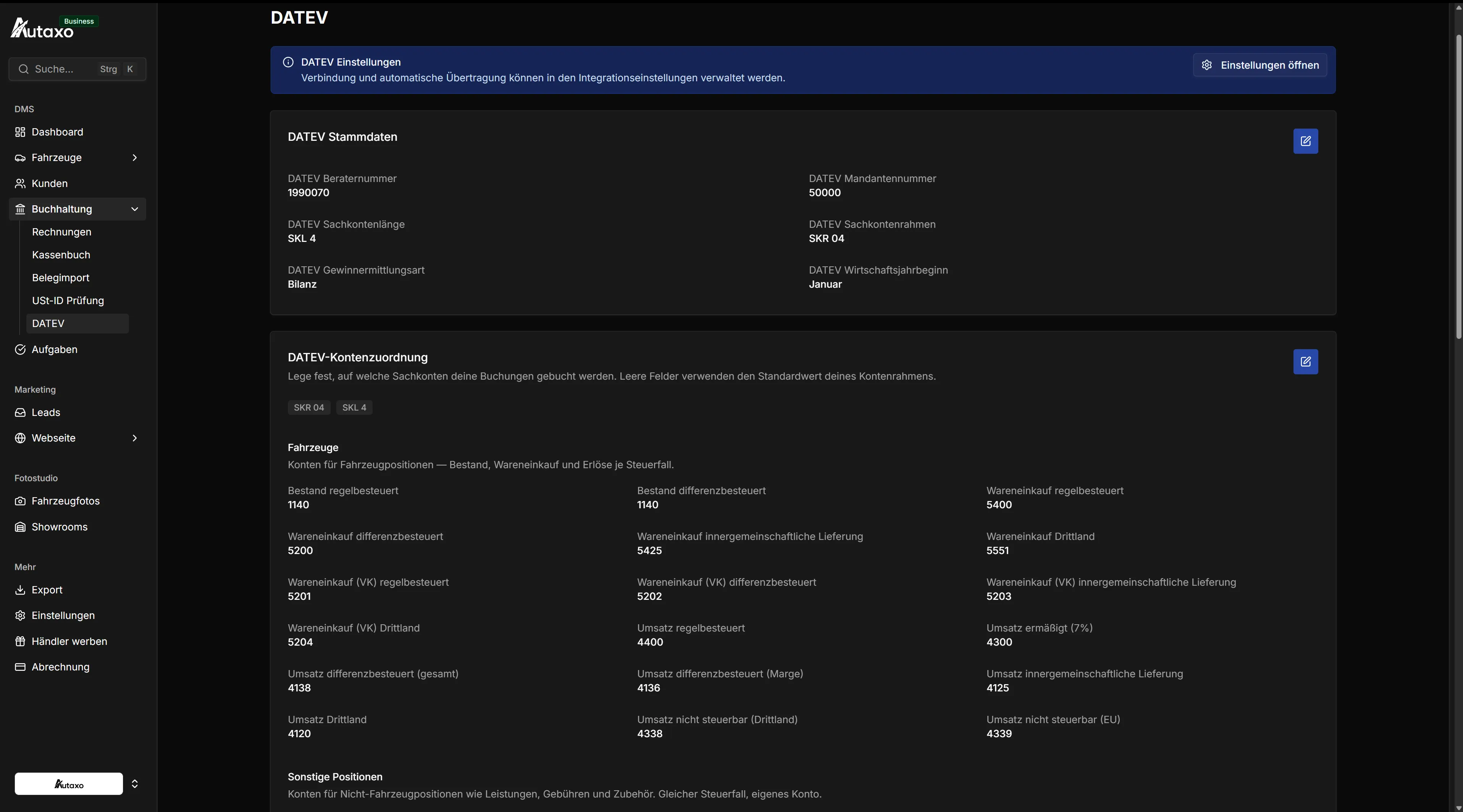 Autaxo DATEV-Einstellungen mit Berater- und Mandantendaten sowie Kontenzuordnungen für Fahrzeug- und Steuerfälle im Dark Mode