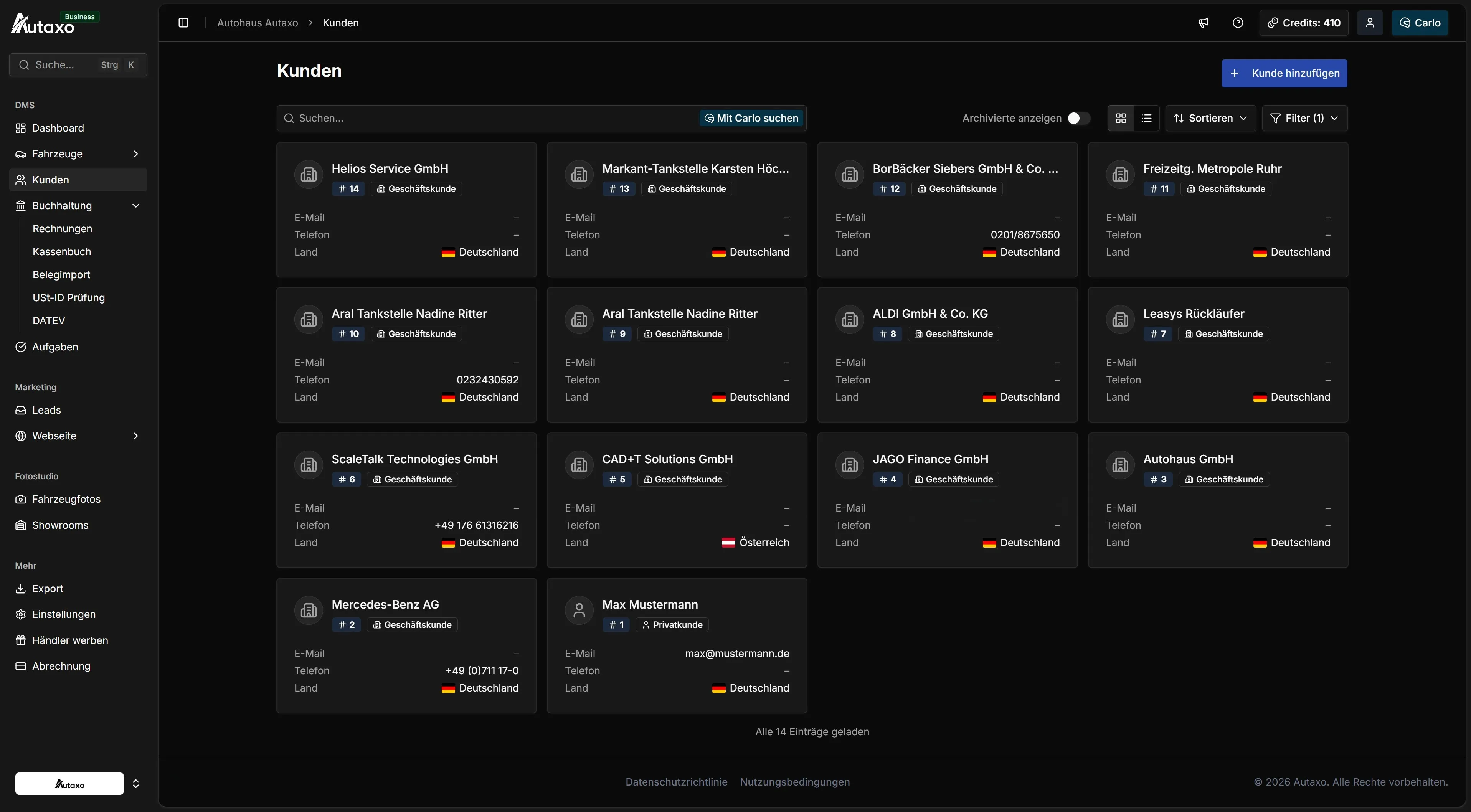 Autaxo Kundenübersicht im Dark Mode mit Kundenkarten, Suche, Sortierung und Filtern